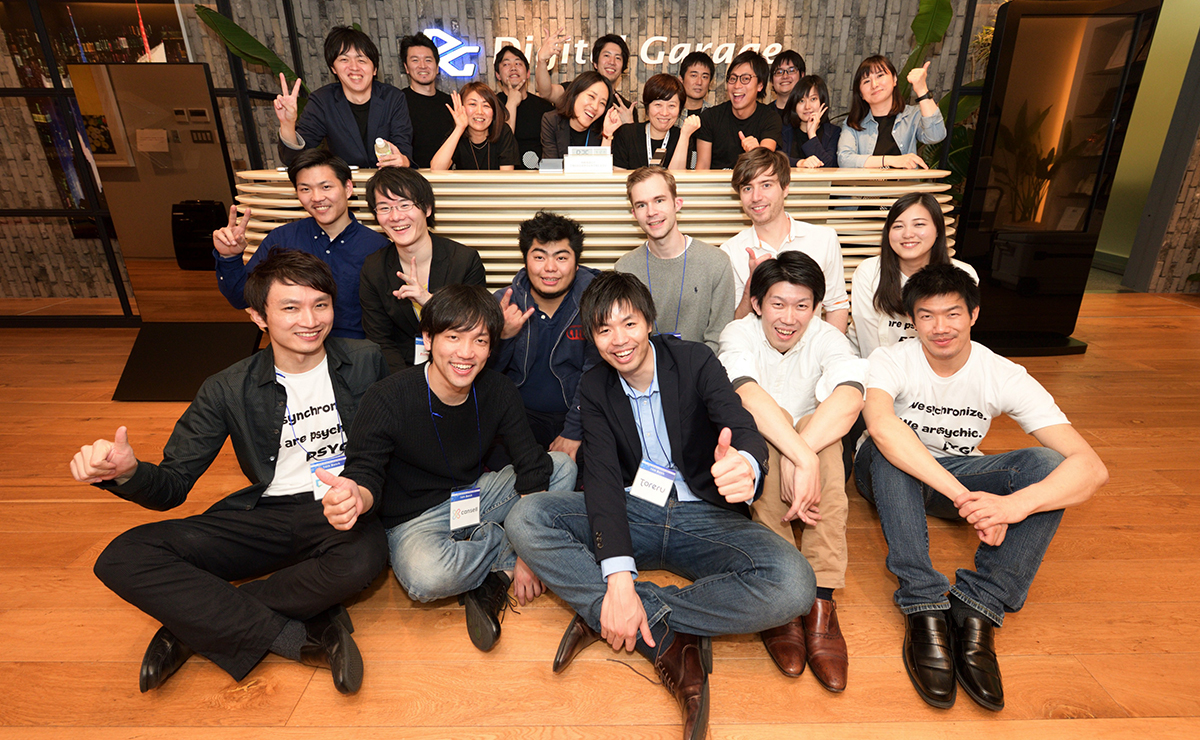 Gary (front row, bottom-left), with the Onlab team and other batchmates during Onlab’s 14th batch (2017) 